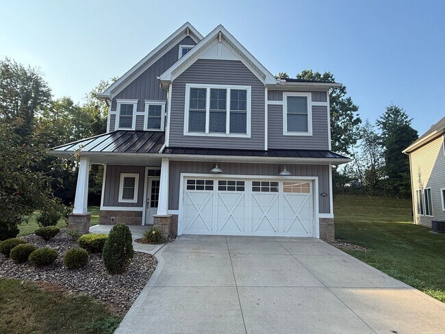 Primary Photo - 4 bedroom 2 1/2 bath house for rent