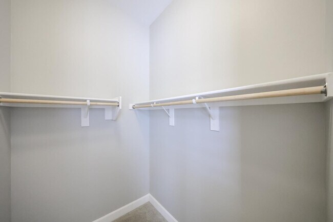 Building Photo - 1424 E Pedro Rd