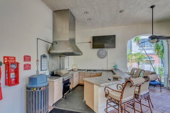 Building Photo - 9303 Myrtlewood Cir W