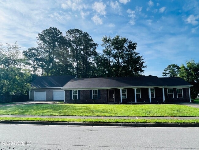 Building Photo - 107 Plantation Blvd