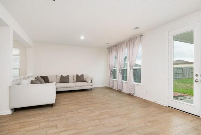 Building Photo - Stunning 3 beds 3 baths in Houston!