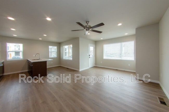 Building Photo - 1900 Good Hearted Pl