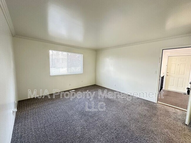 Building Photo - 1741 Holladay Blvd E