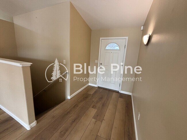 Building Photo - 3736 Ellendale Cir