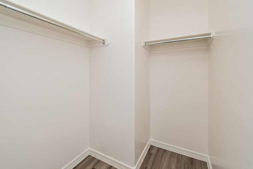 Building Photo - 1084 W Calle Del Libro Dorado