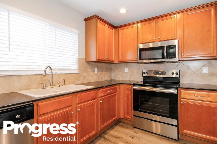 Building Photo - 9540 Simeon Dr