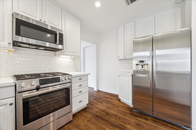 Building Photo - 2820 Rice Boulevard