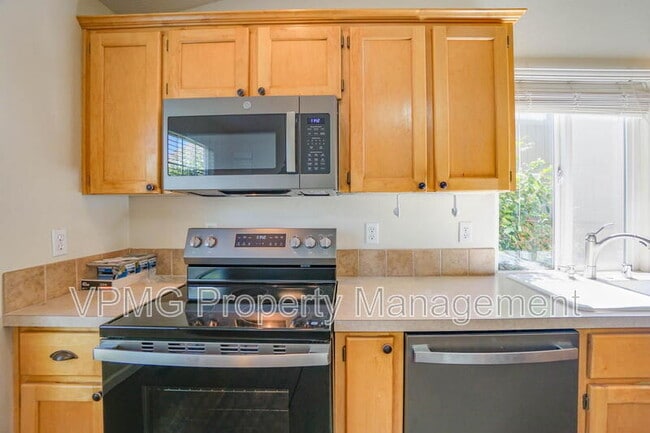 Building Photo - 2115 NW 143rd Cir