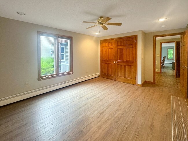 Building Photo - 85 Debbie Dr