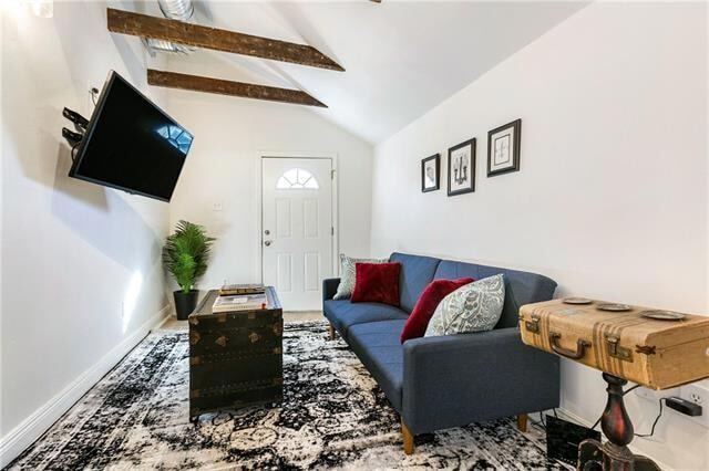 Building Photo - 2823 Maurepas St