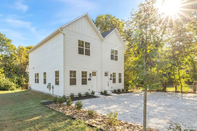 Building Photo - 1324 Van Buren Ave