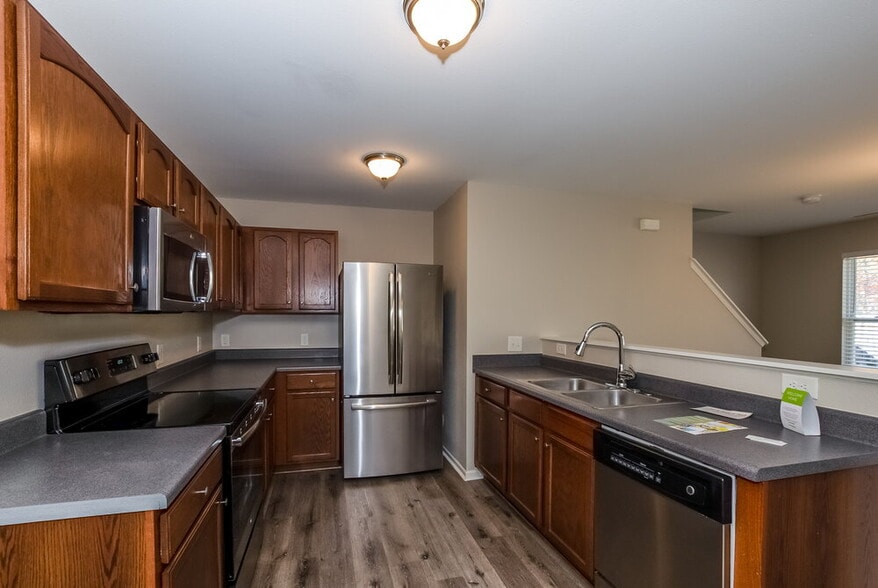 Building Photo - 1316 Waterlily Lane