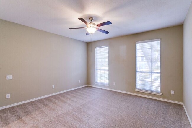 Building Photo - 2119 Dover Dr