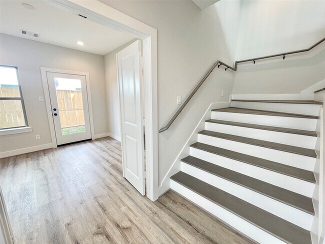 Building Photo - 3716 Creekmont Gardens Ln