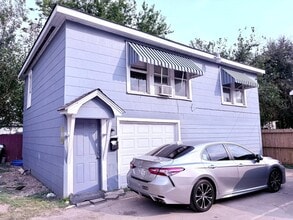 Building Photo - 120 N Hagerman St