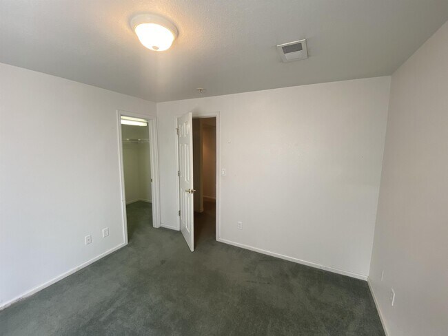 Building Photo - 5259 W 9th St Dr