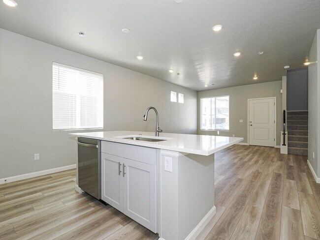 Building Photo - Saratoga Springs Twin Home