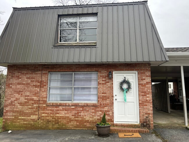 Building Photo - 1002 Ogrady Dr