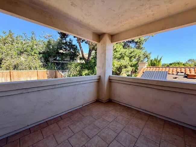 Building Photo - For Rent Available Now - Furnished House 3+BR 2.5Ba in Del Mar, charming furnished home in the hi...