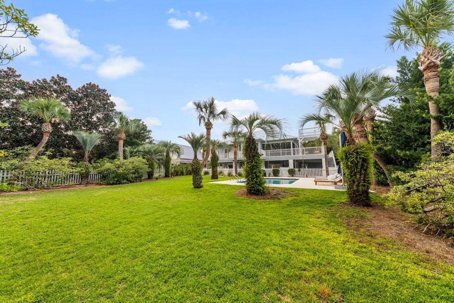 Building Photo - 169 Pompano St