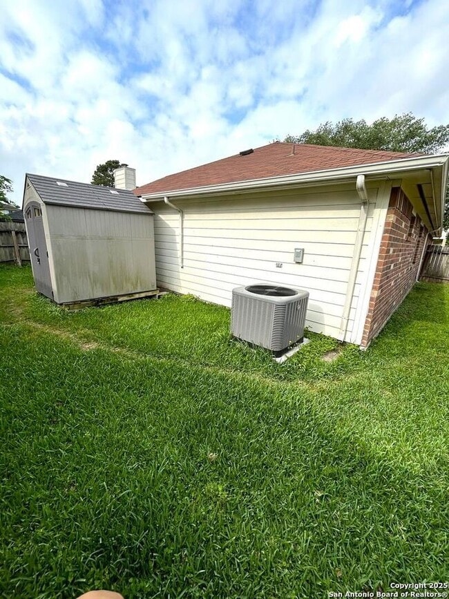 Building Photo - 4210 Field Meadow Dr