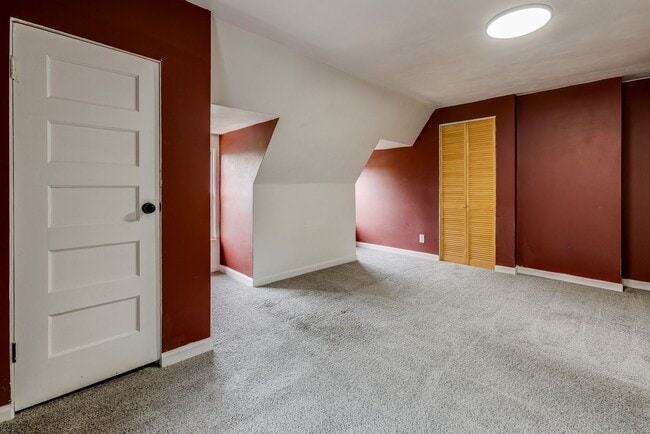 Building Photo - AVAILABLE June 2026 - Beautiful 4 Bedroom, 2 Bath Home w/ Front Porch Swing!