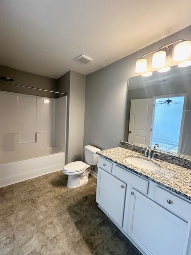 Building Photo - STYLISH & MODERN TOWNHOME IN HARBISON GROVE