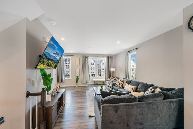 Building Photo - 6616 Pathfinder Wy