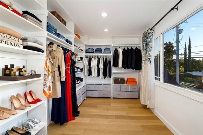 Building Photo - 9742 Farralone Ave