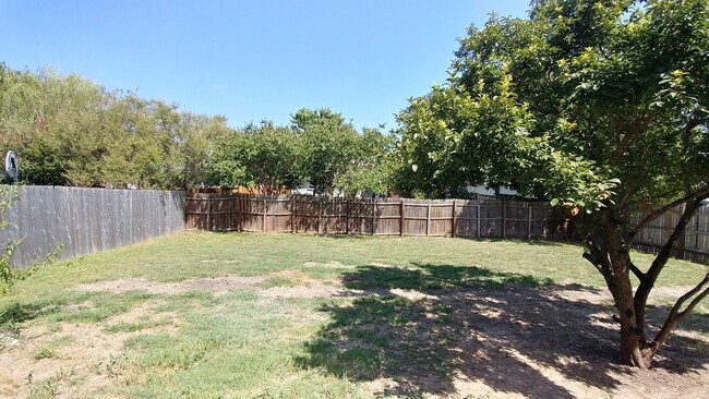 Building Photo - 244 Langely