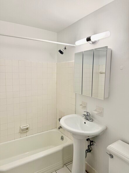 Building Photo - 48 Davis Ave