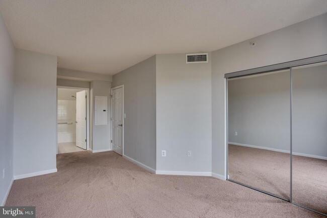 Building Photo - 3101 N Hampton Dr
