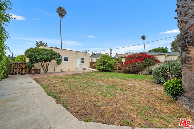 Building Photo - 827 23rd St