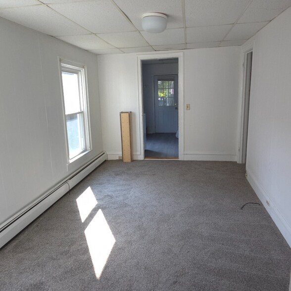 Building Photo - 19-21-21 Mcdougall Ave