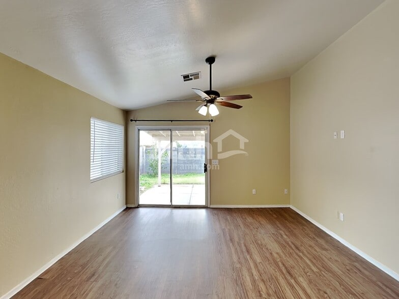 Building Photo - 7515 E Medina Ave