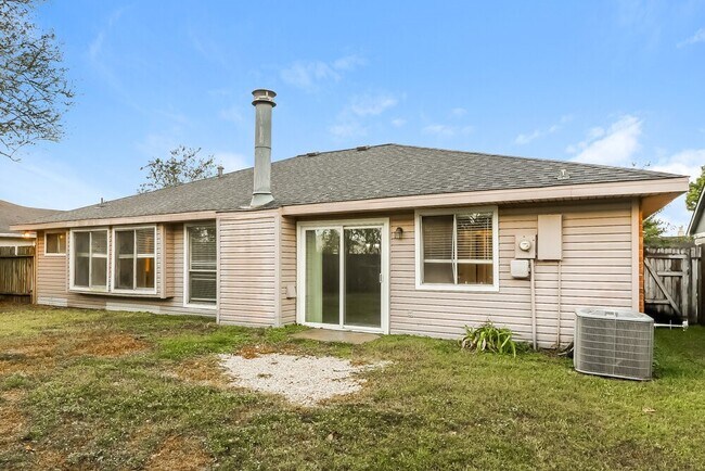 Building Photo - 16507 Quail Meadow Dr