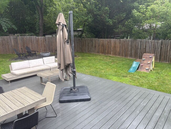 Building Photo - Partially Furnished Rental Walking Distance to Downtown Black Mountain!