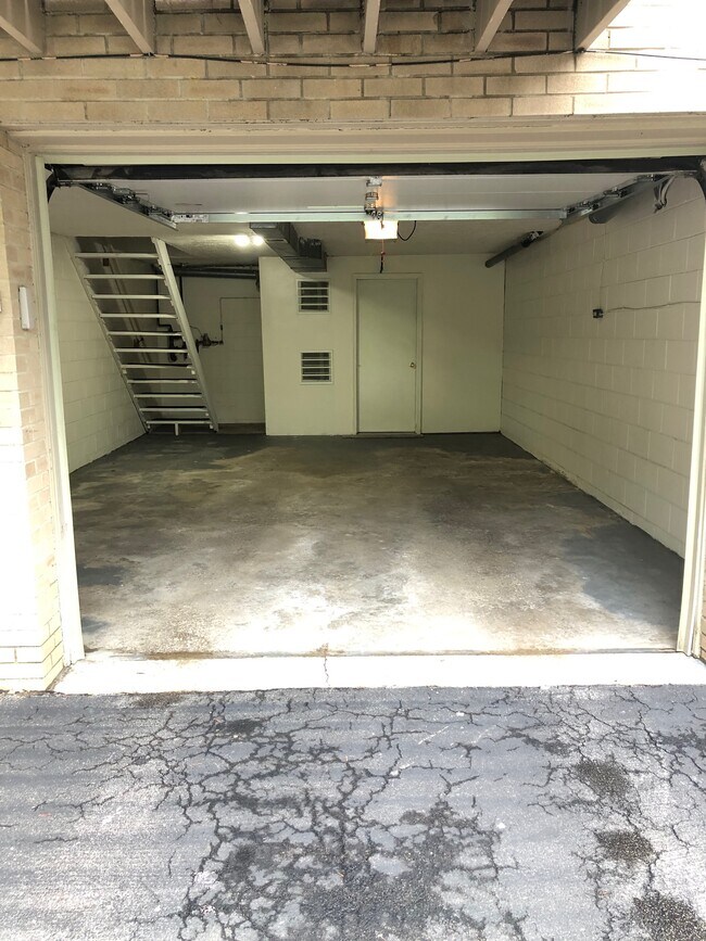 Integral Garage - 3557 Brodhead Rd