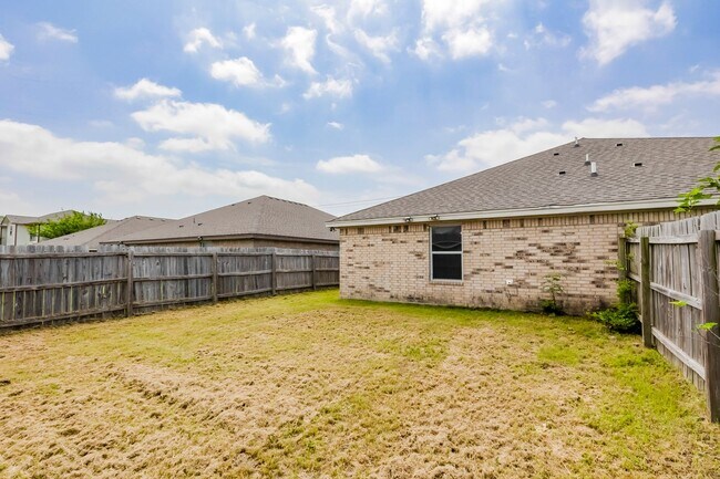 Building Photo - 2930 Saulsbury Dr