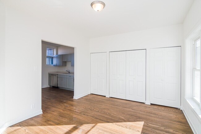 Building Photo - 6579 N Lakewood Ave