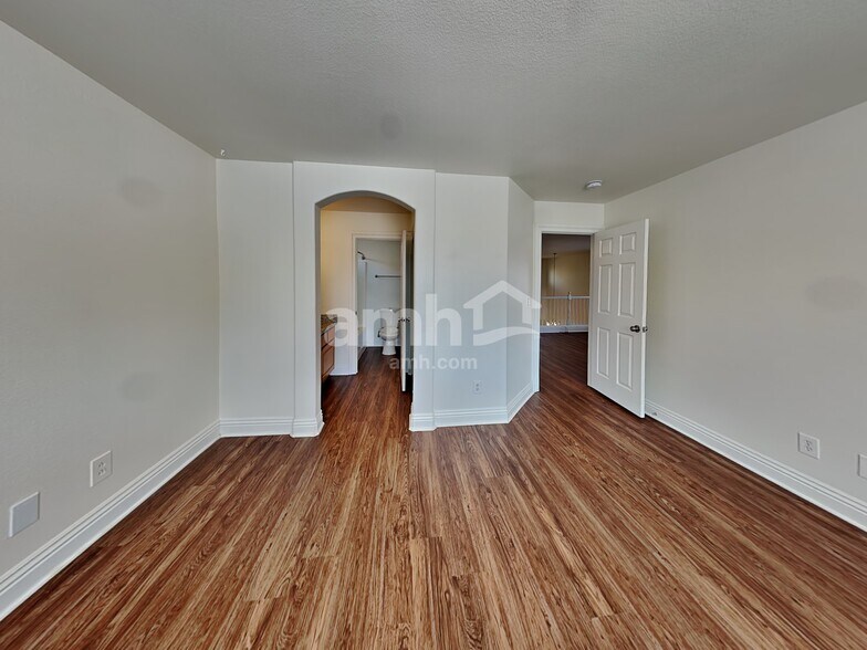 Building Photo - 8825 Moonwood Ct