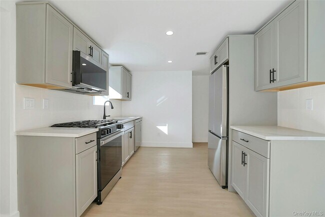 Building Photo - 229 Piermont Ave