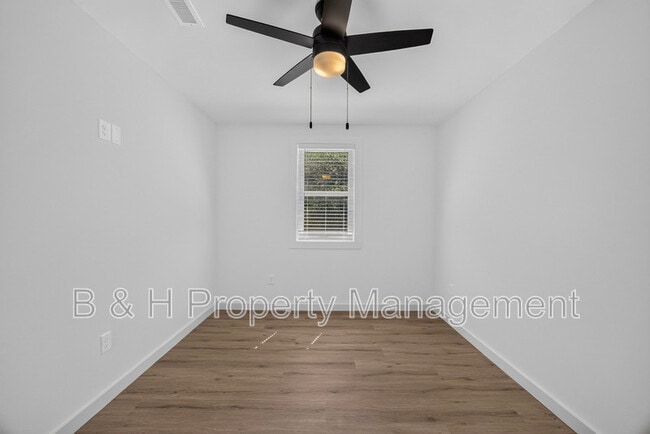 Building Photo - 206 Boatman St