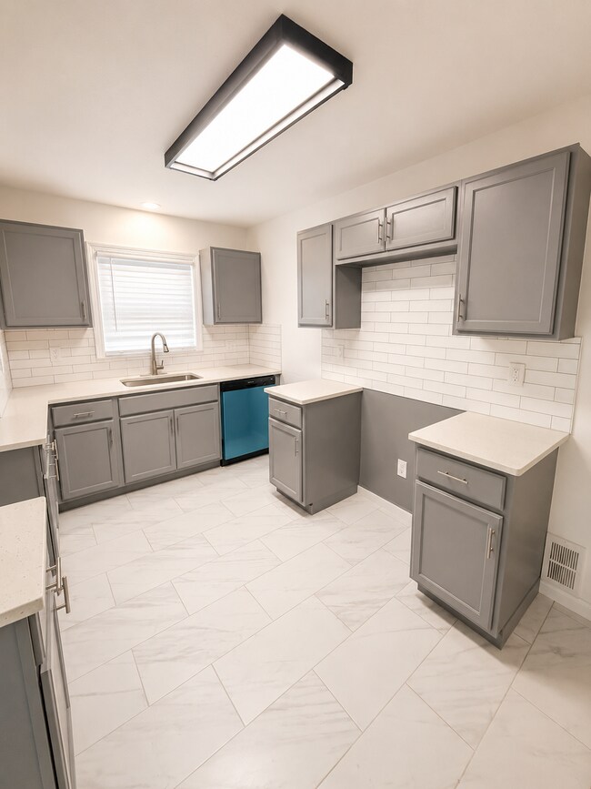 Building Photo - 5309 W 71st St