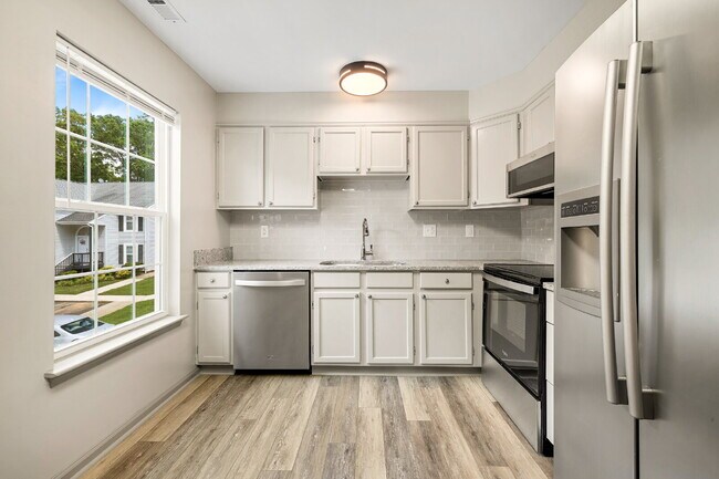 Building Photo - Fully Renovated 2 Bedroom 2 Bathroom Condo in Prime Rock Hill Location.