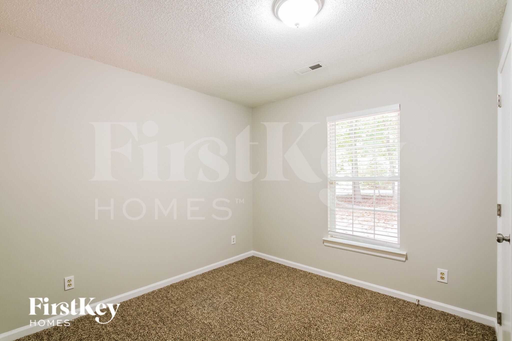 Building Photo - 110 Waderich Ln