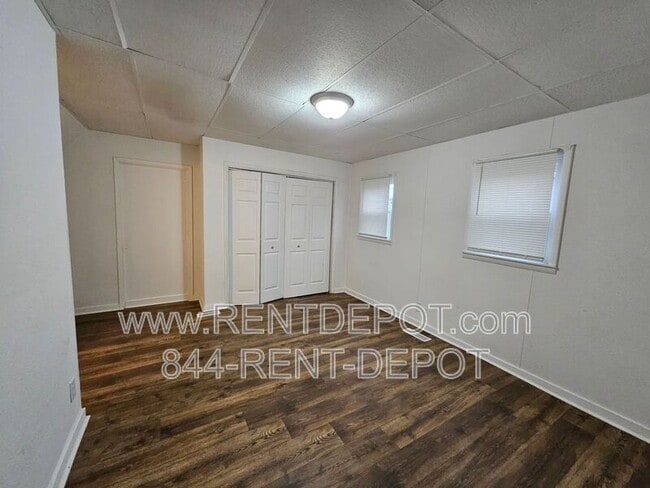 Building Photo - 109 E Eichel Ave