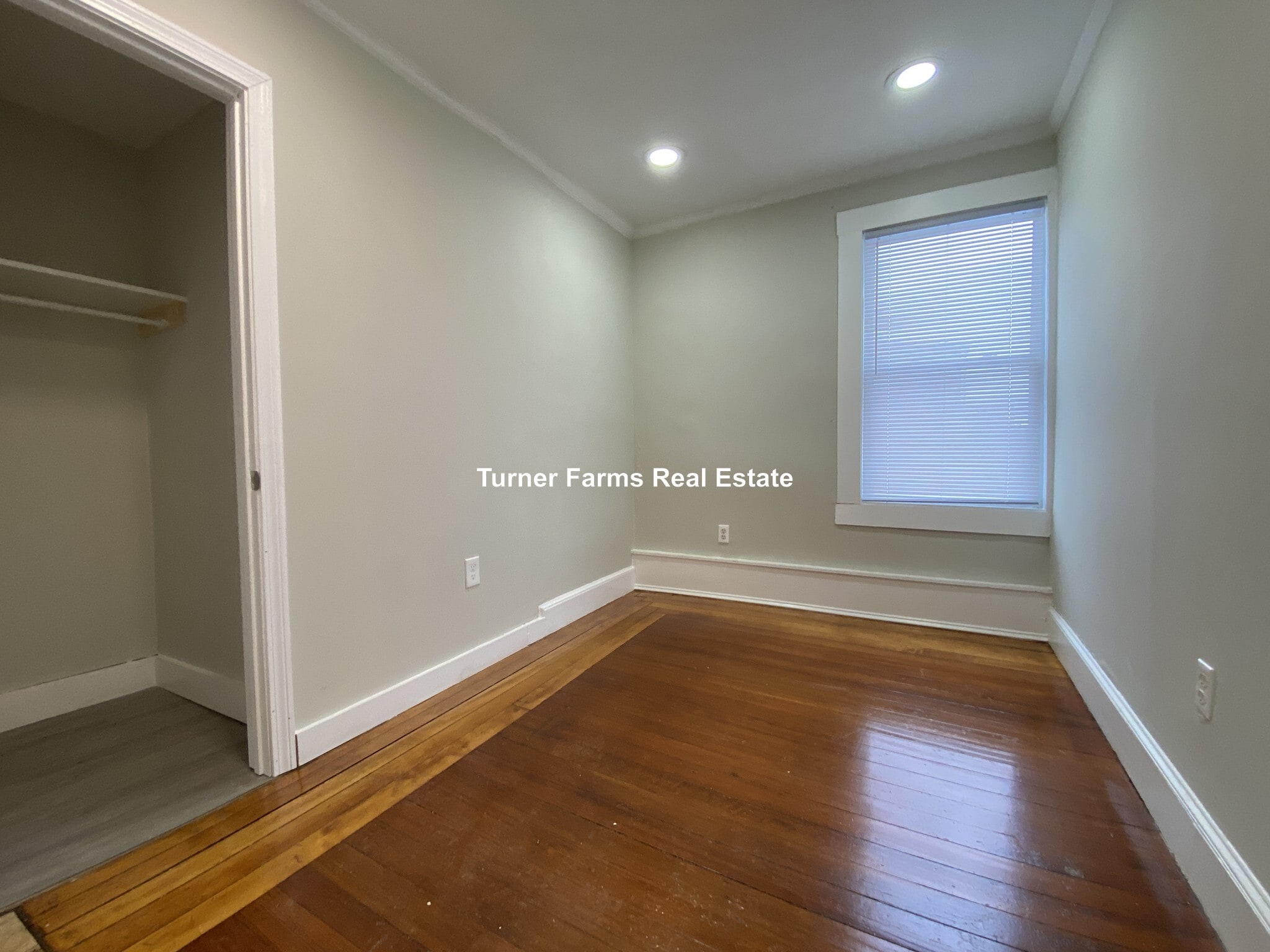 Building Photo - 35 Humphreys St