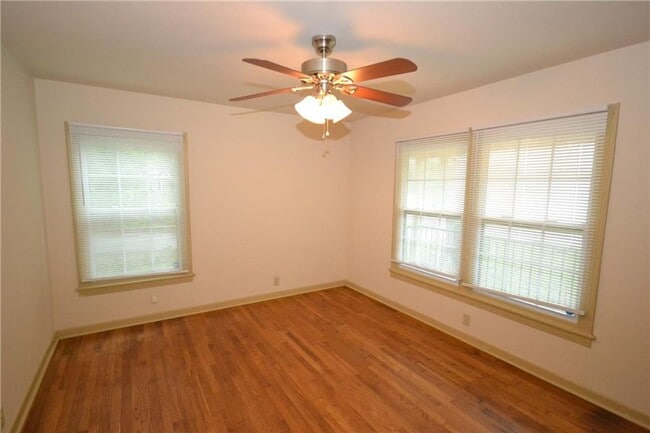 Building Photo - 2 Bedroom 1 Bath in North Austin