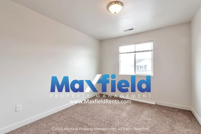 Building Photo - Pet Friendly - Draper Townhome 3 BD 3 BA 2...